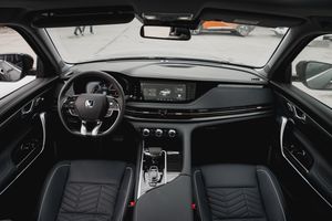 Changan CS95 DLX